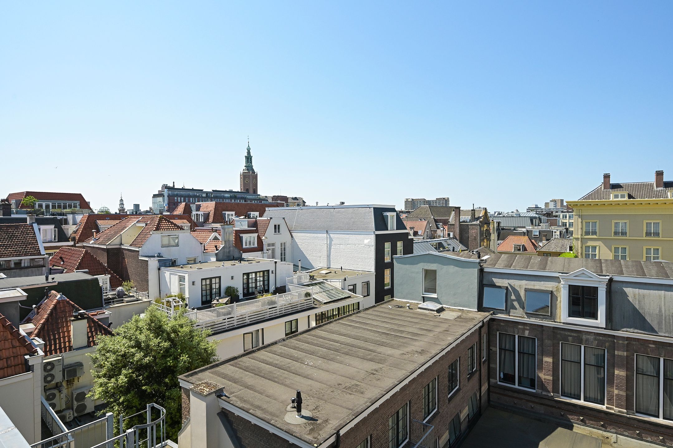 Photo 36 of Noordeinde 64-A2