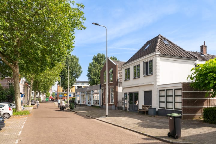 Twee-onder-één-kap te koop: Prins Hendrikstraat 126, Alphen Aan Den Rijn