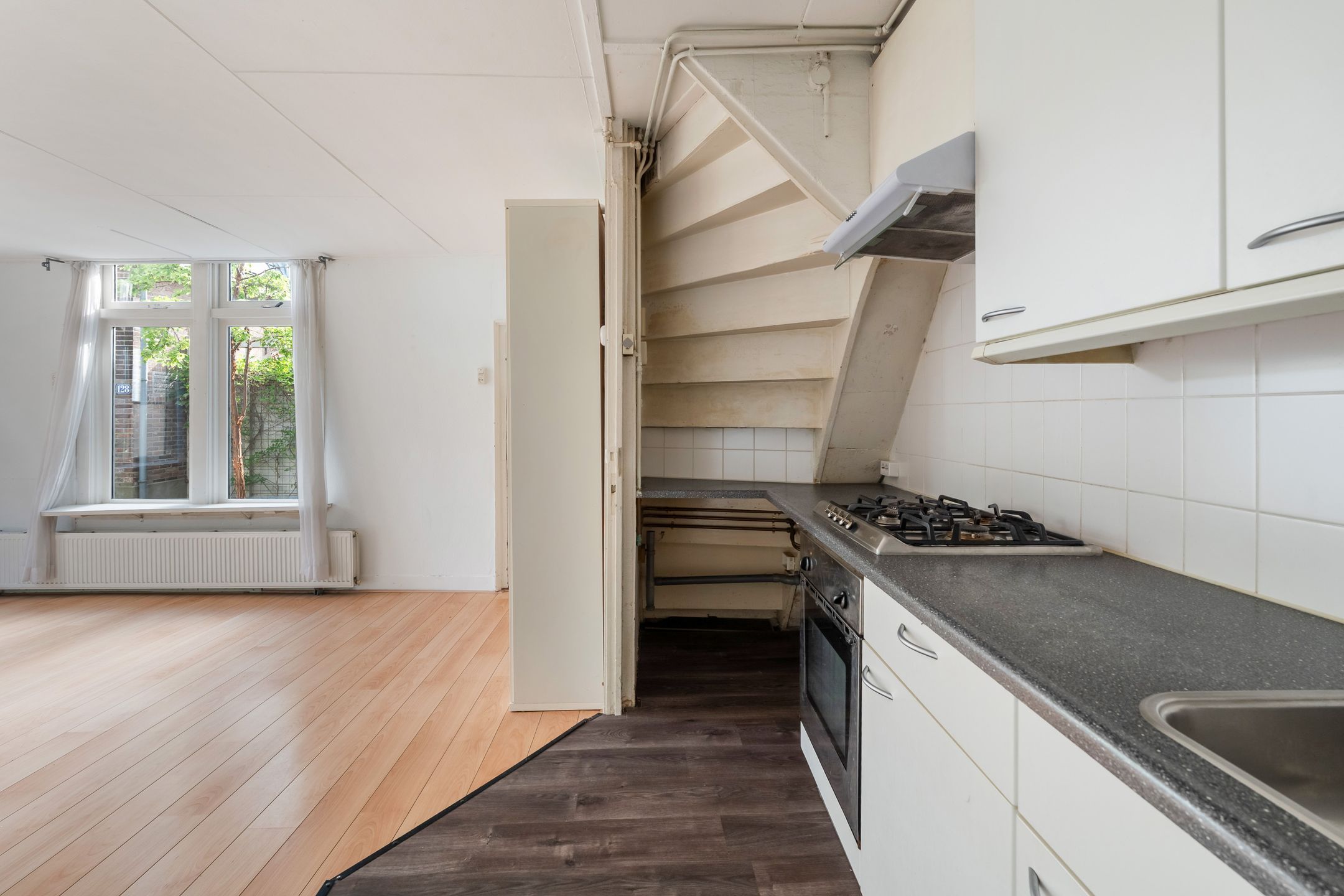 Photo 21 of Prins Hendrikstraat 126
