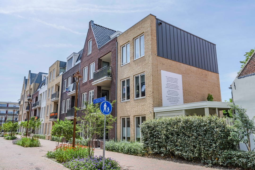 Photo 1 of E.E. van der Laanstraat 28