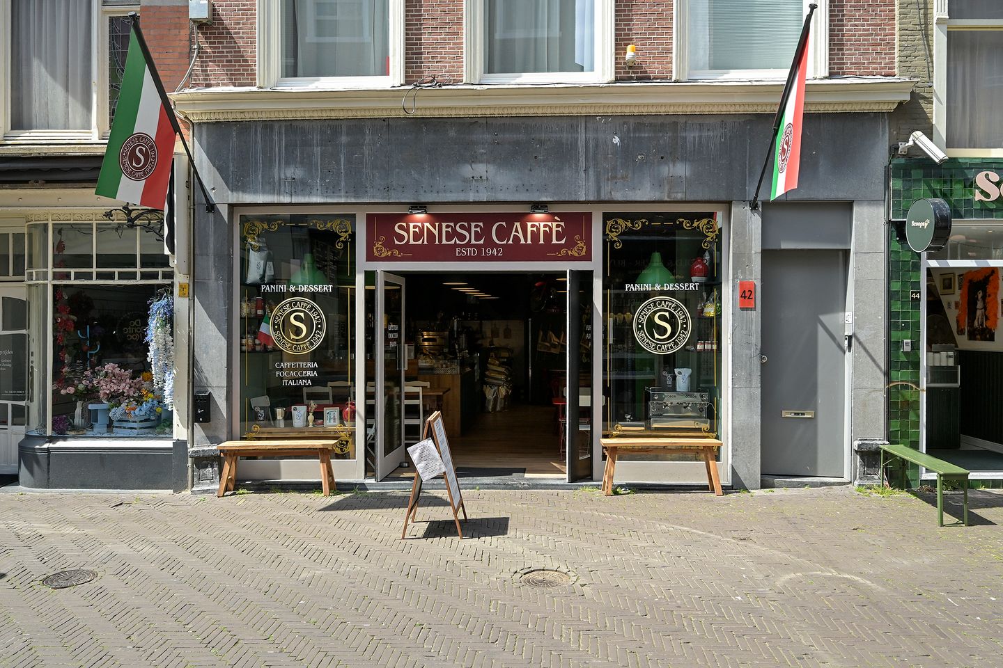 Bekijk foto 1 van Korte Poten 42