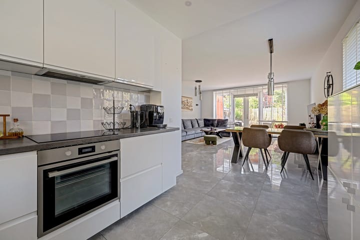 Hoekwoning te koop: Marlijnstraat 1, Hoogvliet Rotterdam
