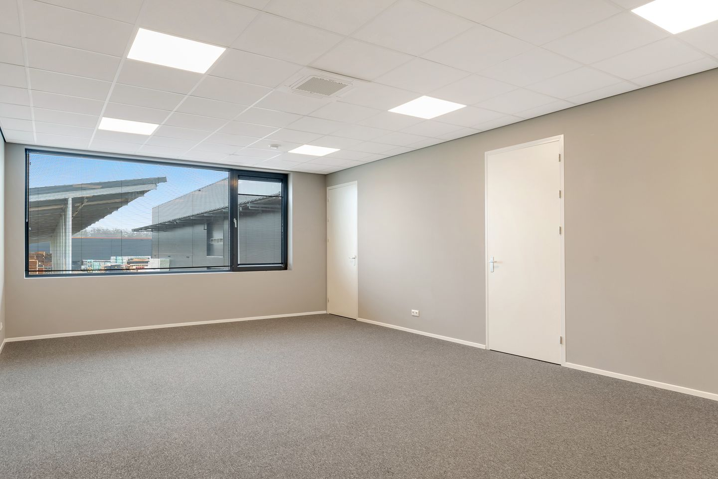 View photo 4 of Nikola Teslastraat 1-10