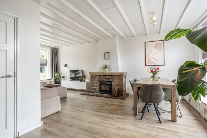 Twee-onder-één-kap te koop: Dr. Wagenaarstraat 38, Enschede