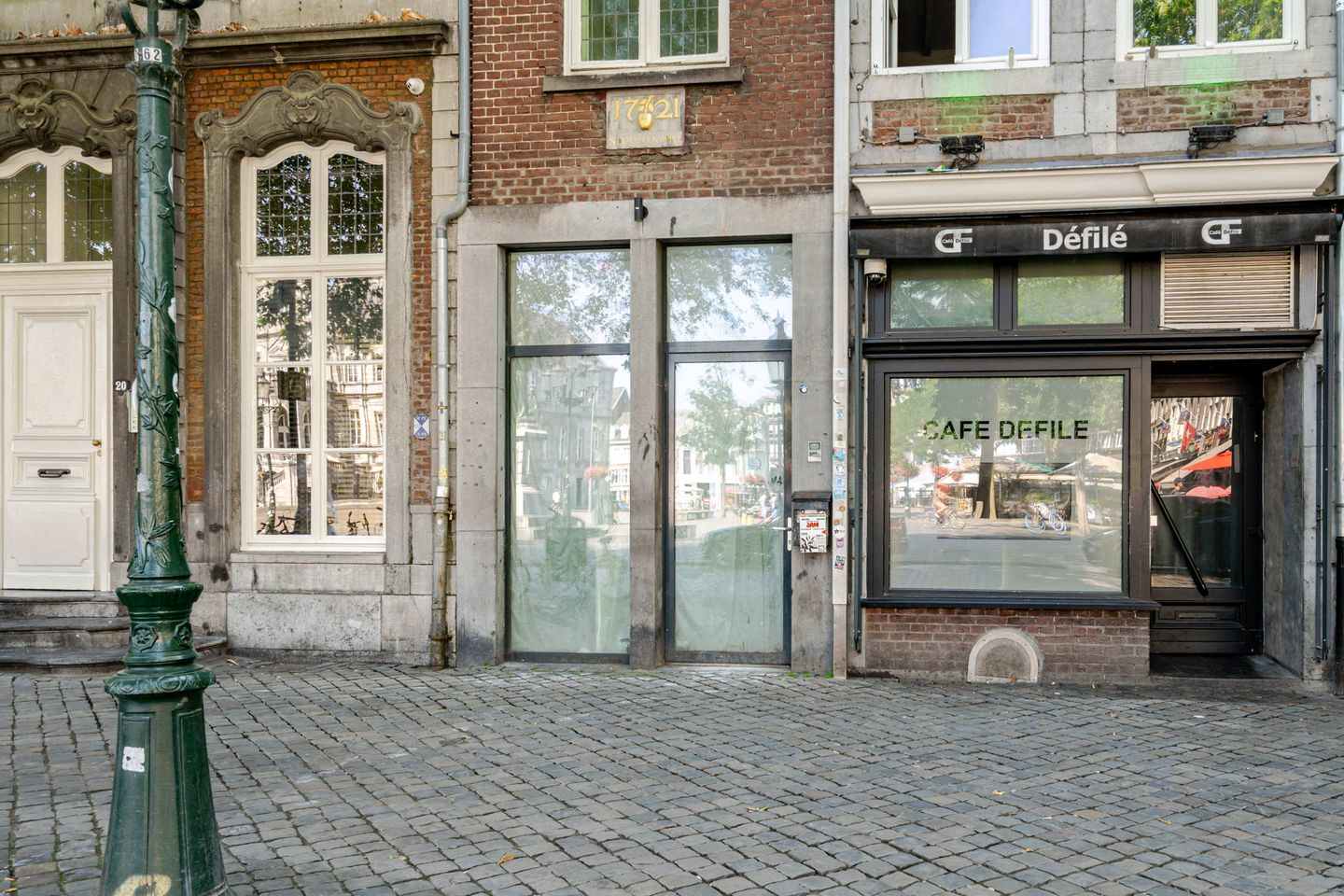 View photo 2 of Markt 21