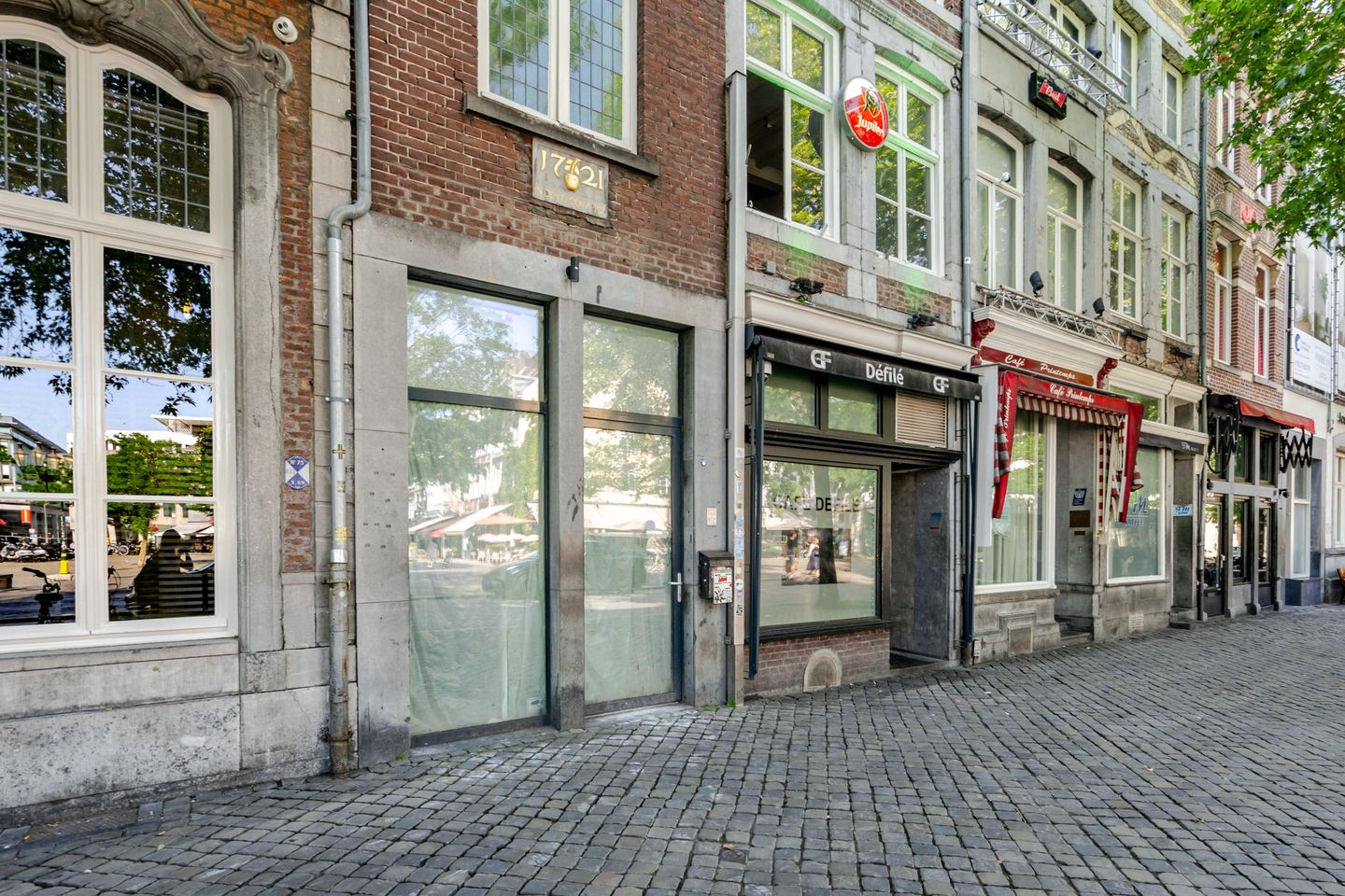 View photo 3 of Markt 21