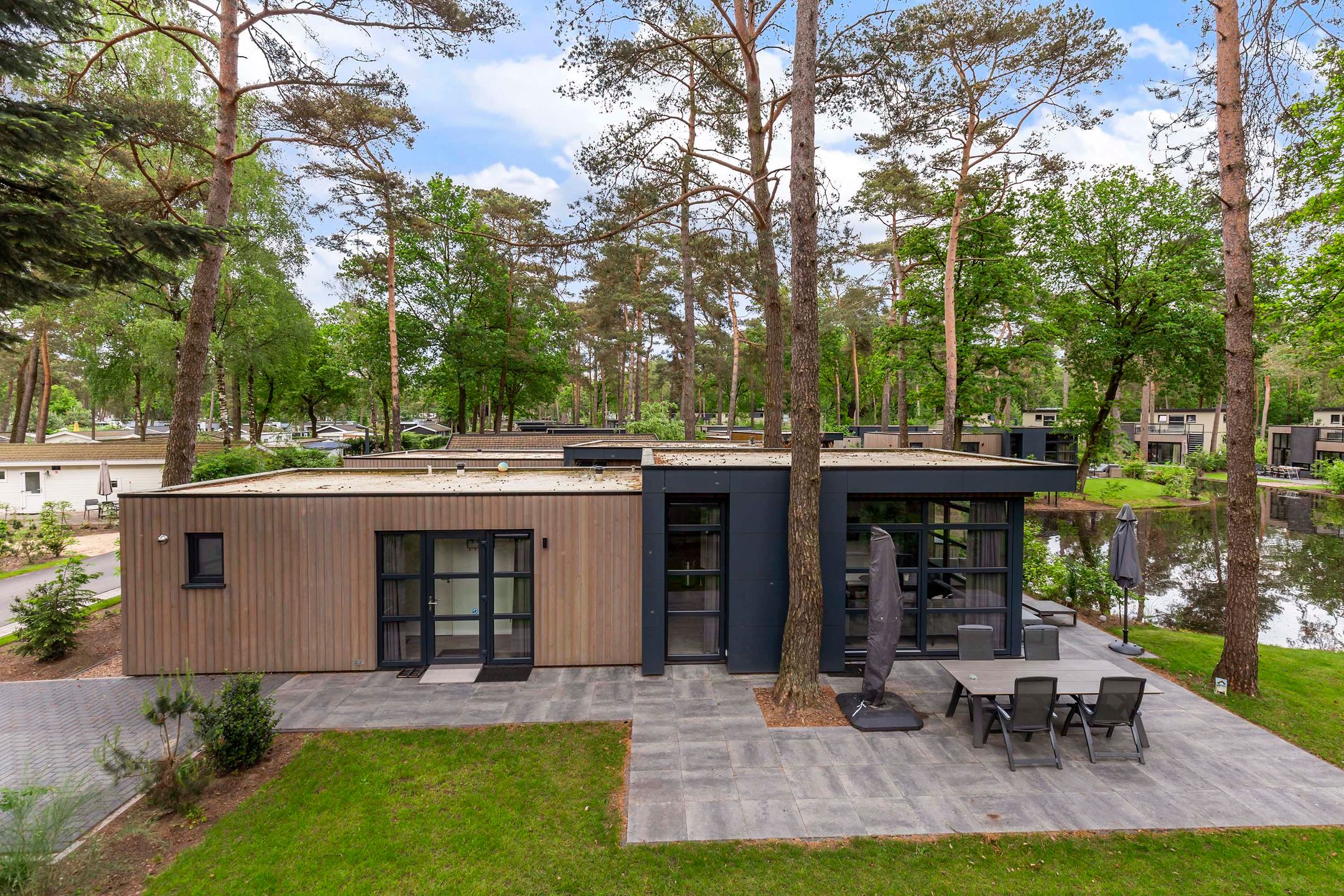 2-bedroom freehold villa in Otterlo — photo 1 of 5