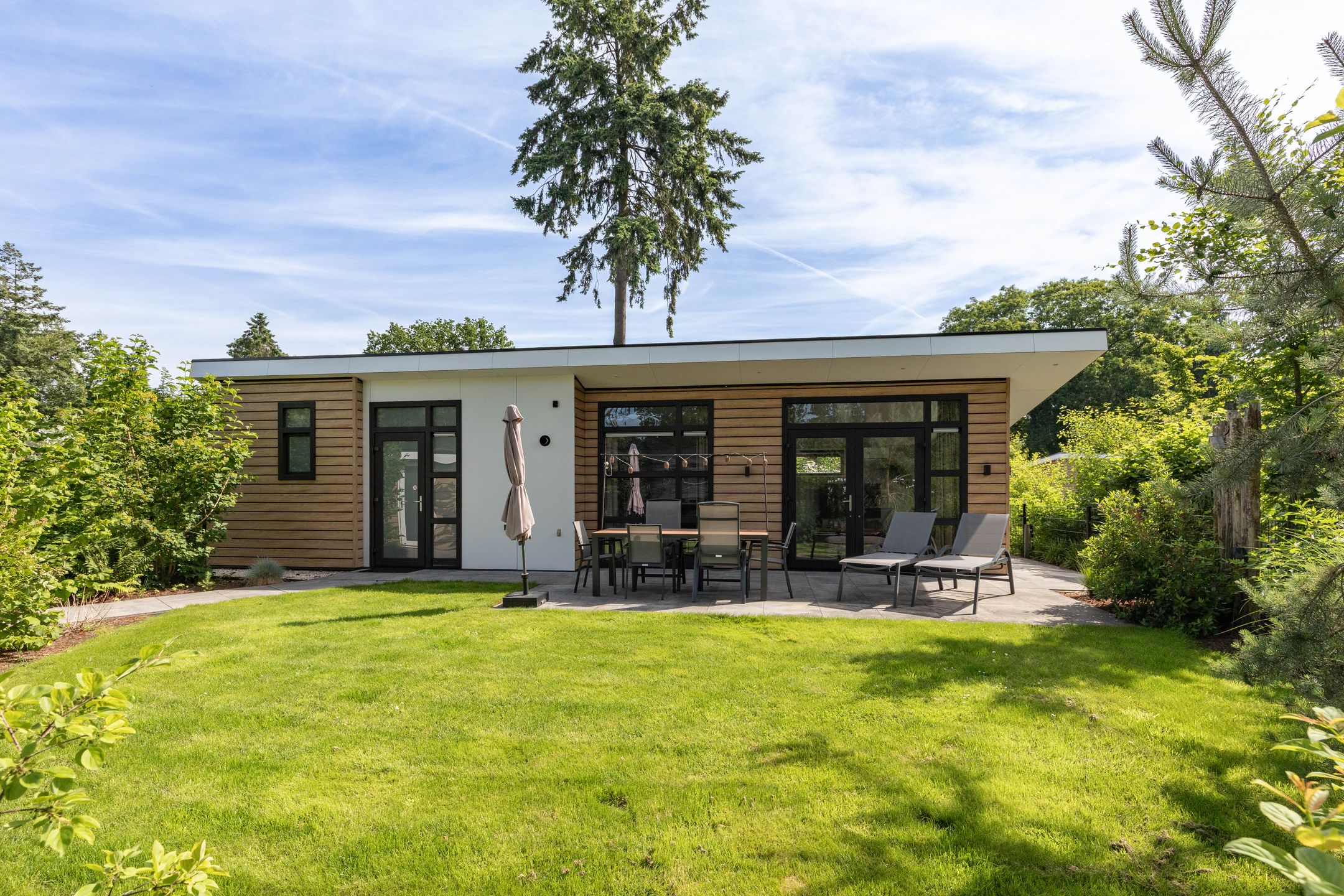 2-bedroom freehold villa in Ede — photo 3 of 5