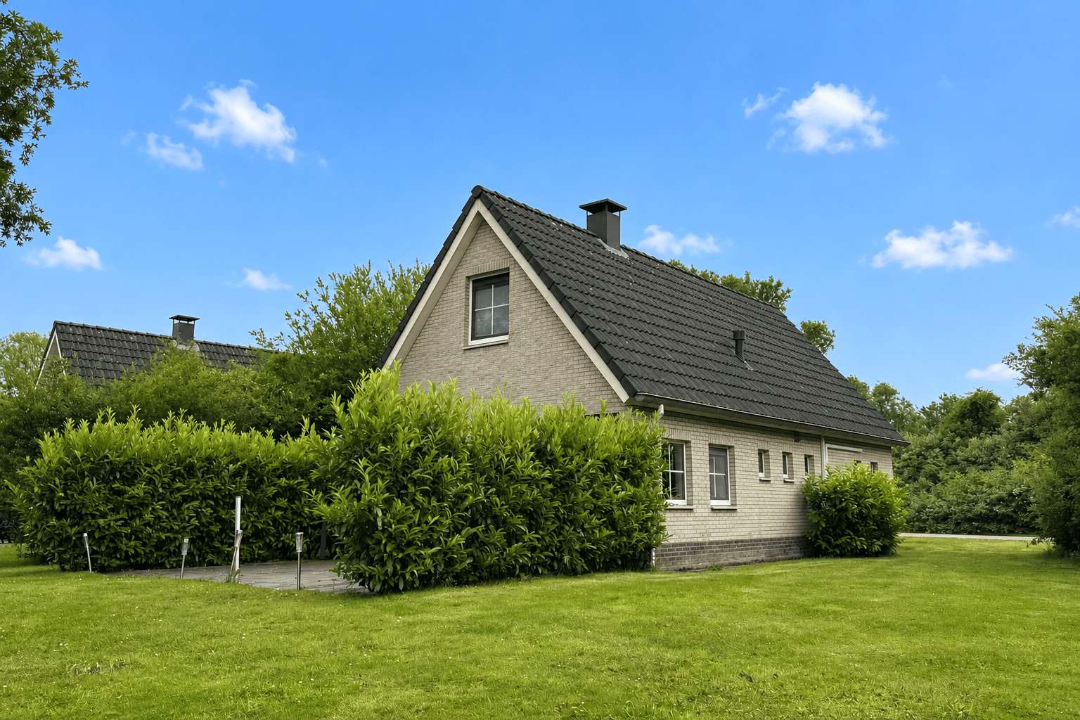 3-bedroom freehold villa in Emmen — photo 3 of 5