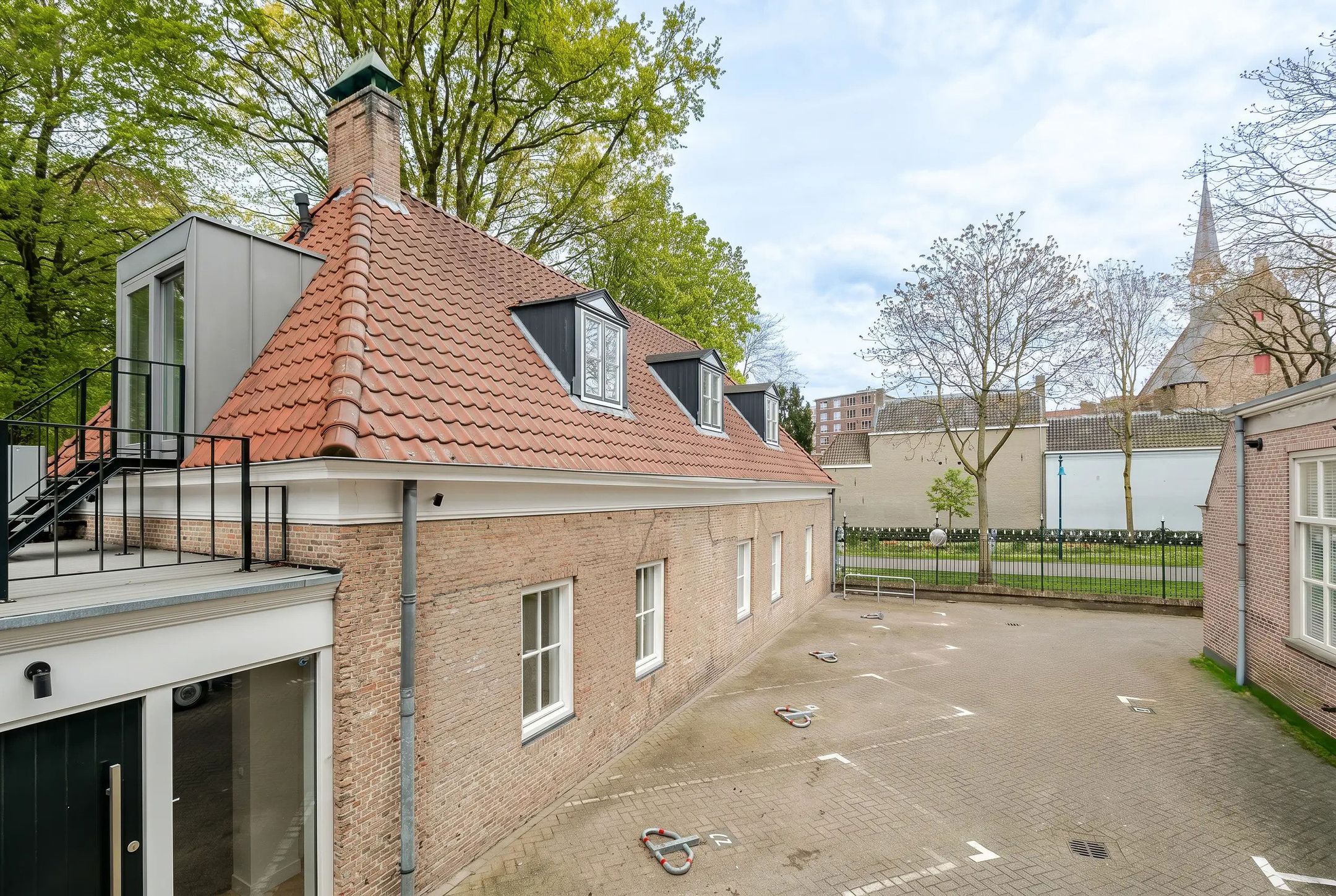 Photo 39 of Catharinastraat 21-F