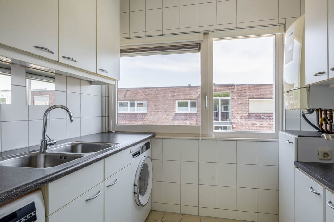 Photo 37 of Prins Hendrikstraat 66-D