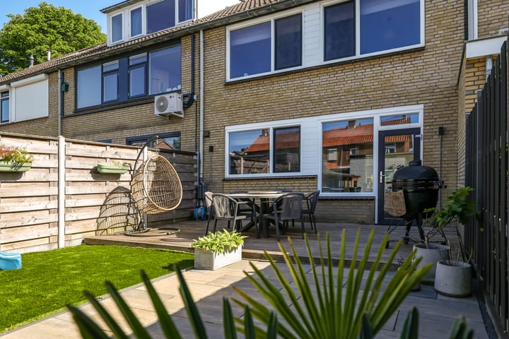 Tussenwoning te koop: Ligusterstraat 10, Heteren