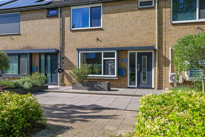 Tussenwoning te koop: Ligusterstraat 10, Heteren
