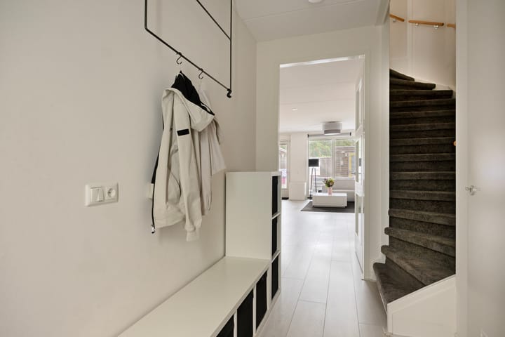 Tussenwoning te koop: Juliettepad 11, Hoogvliet Rotterdam