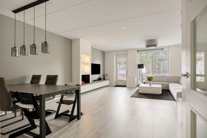 Tussenwoning te koop: Juliettepad 11, Hoogvliet Rotterdam