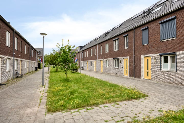 Tussenwoning te koop: Juliettepad 11, Hoogvliet Rotterdam