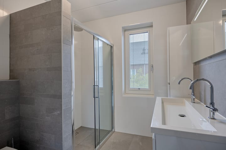Tussenwoning te koop: Juliettepad 11, Hoogvliet Rotterdam