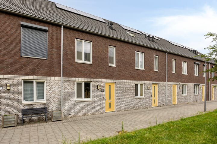 Tussenwoning te koop: Juliettepad 11, Hoogvliet Rotterdam