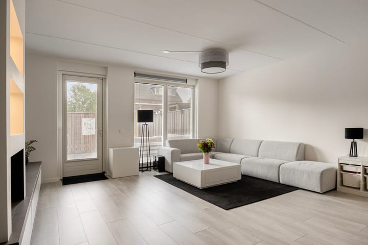 Tussenwoning te koop: Juliettepad 11, Hoogvliet Rotterdam