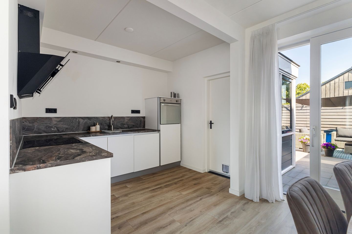 Photo 19 of Neeltie Jansstraat 10