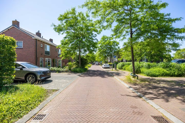 Twee-onder-één-kap te koop: Thomas van de Dijkweg 2, Zuidhorn
