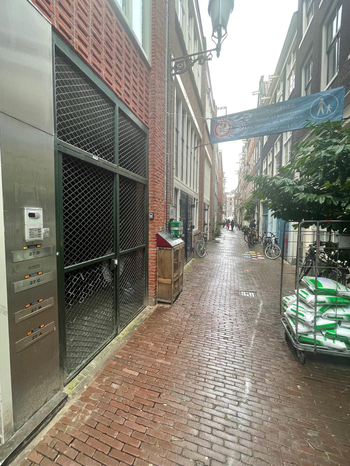 Photo 10 of Sint Nicolaasstraat 27-A