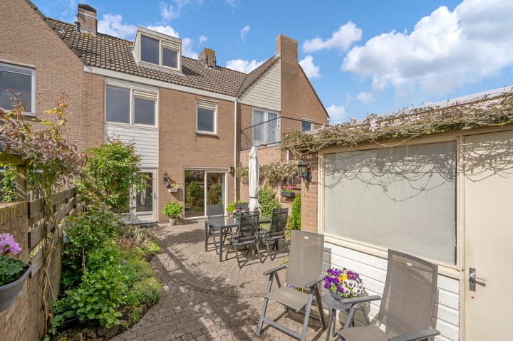Tussenwoning te koop: Kamperfoeliehof 16, Nootdorp