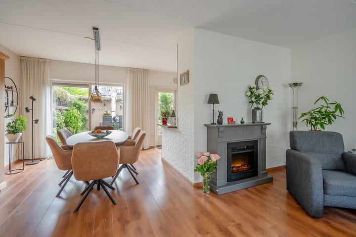 Tussenwoning te koop: Kamperfoeliehof 16, Nootdorp