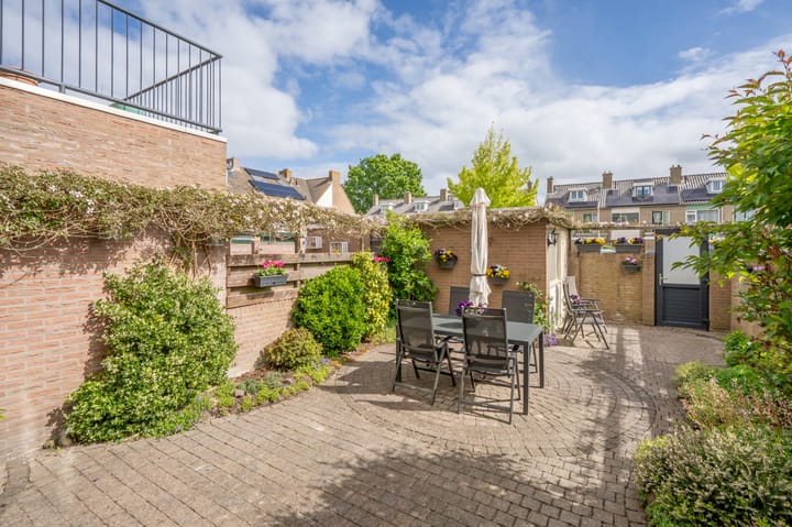 Tussenwoning te koop: Kamperfoeliehof 16, Nootdorp