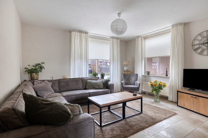 Twee-onder-één-kap te koop: Willibrordusstraat 32, Loon Op Zand