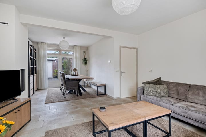 Twee-onder-één-kap te koop: Willibrordusstraat 32, Loon Op Zand