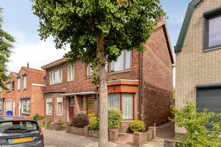 Twee-onder-één-kap te koop: Westdam 22, Sas Van Gent