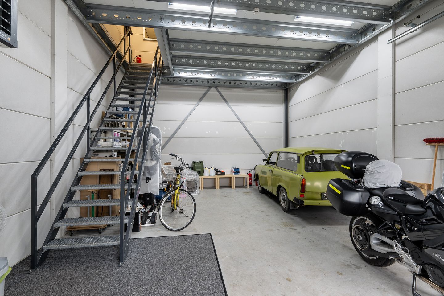 View photo 2 of Edisonstraat 85