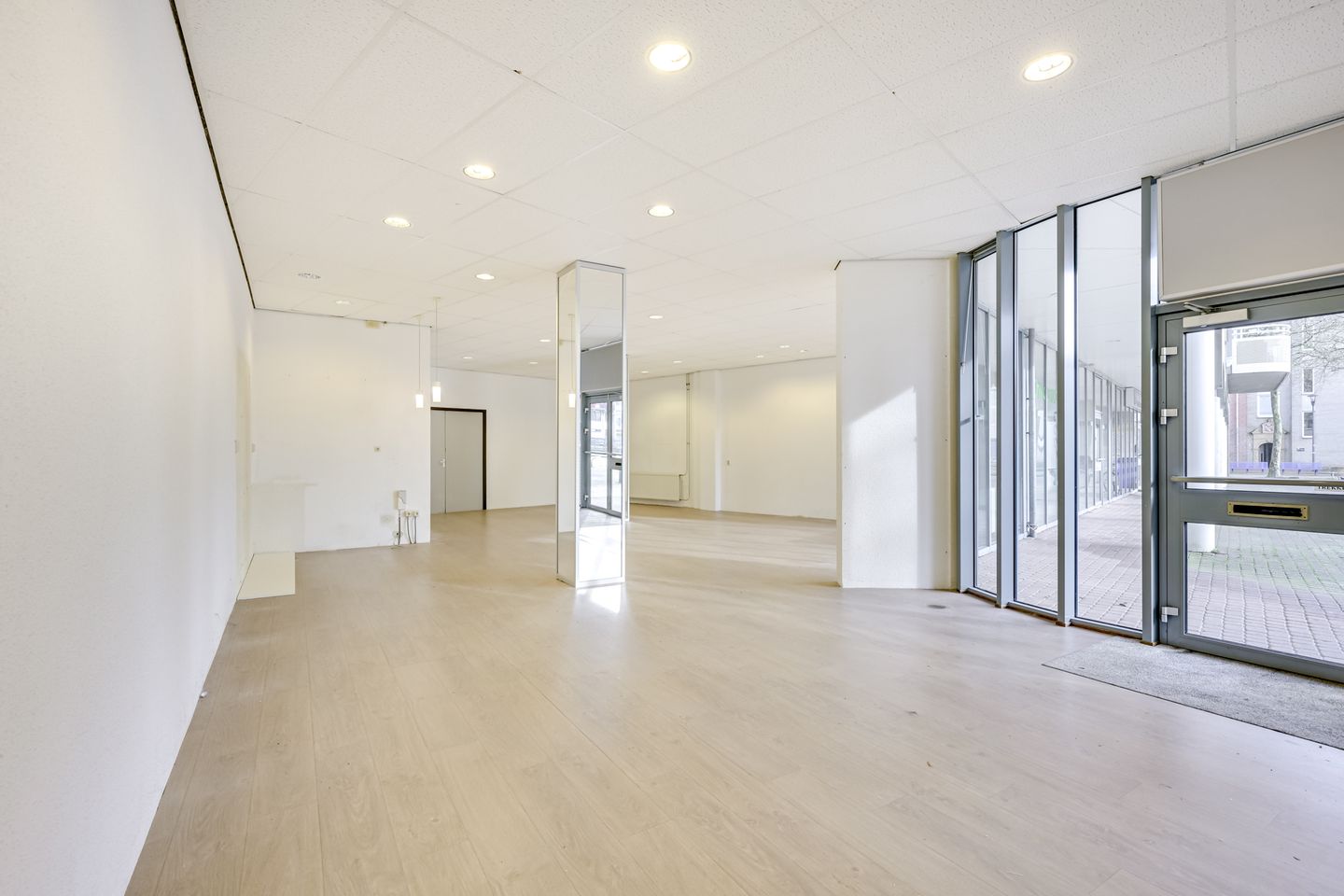 View photo 2 of Het Kant 45