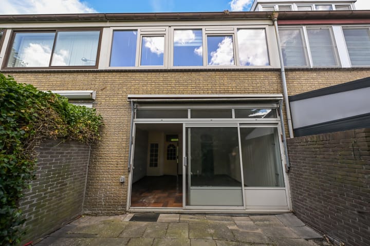 Tussenwoning te koop: Hoekerstraat 18, Zaandam