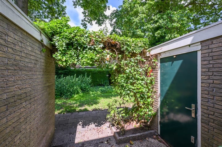 Tussenwoning te koop: Hoekerstraat 18, Zaandam