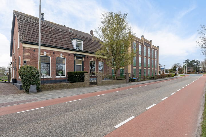 Twee-onder-één-kap te koop: Wilhelminalaan 109, Hillegom
