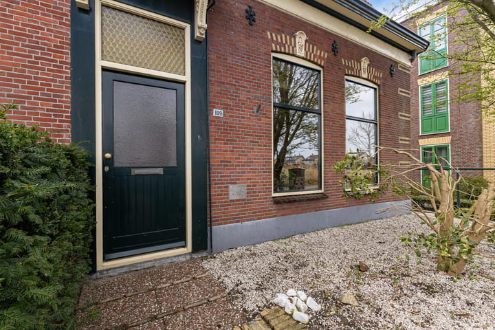 Twee-onder-één-kap te koop: Wilhelminalaan 109, Hillegom