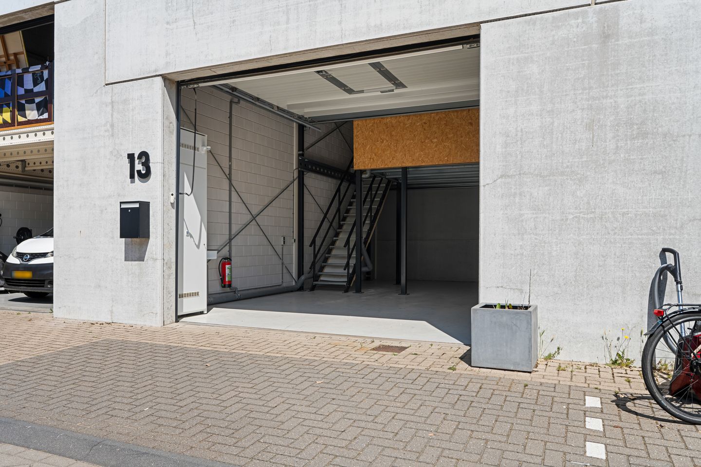 Bekijk foto 2 van Hertzstraat 13