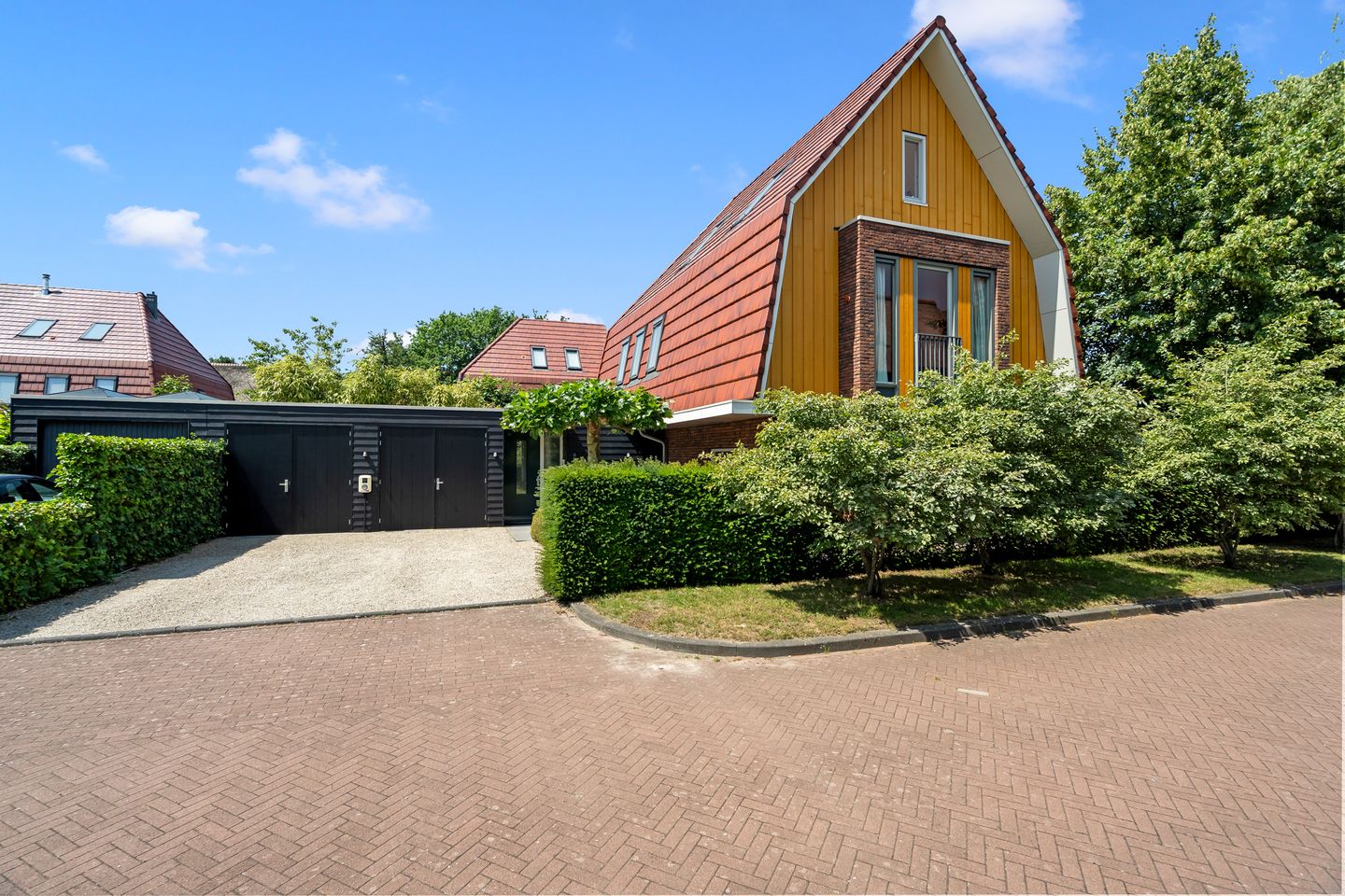 Foto 1 van Schoeimes 5