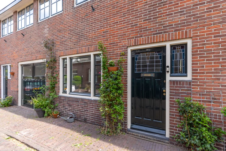 Photo 2 of Huizerpoortstraat 26