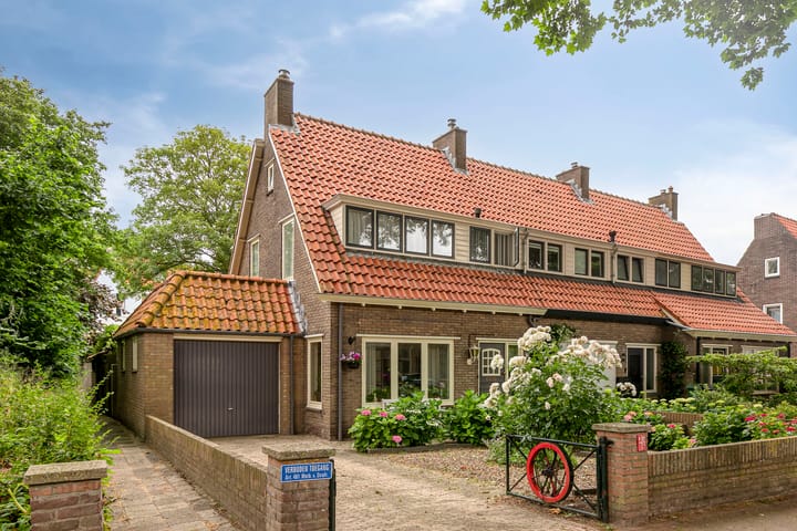 Photo 2 of Dampoortstraat 1