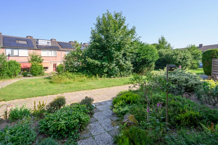 Tussenwoning te koop: Eduard van Beinumlaan 23, Dieren