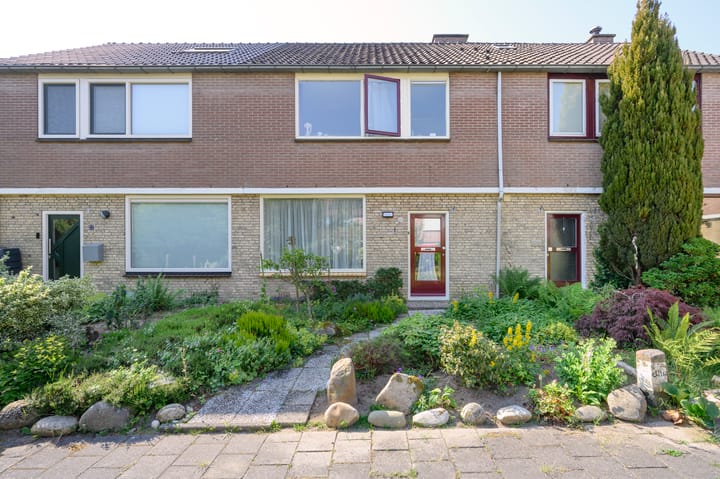 Tussenwoning te koop: Eduard van Beinumlaan 23, Dieren
