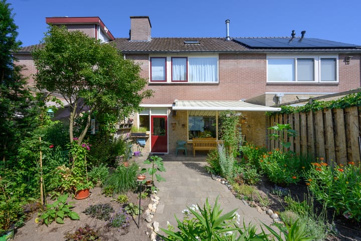 Tussenwoning te koop: Eduard van Beinumlaan 23, Dieren