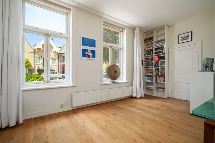 Twee-onder-één-kap te koop: Ruijsdaelplein 4, Naarden