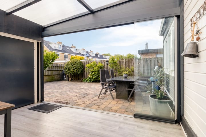 Hoekwoning te koop: Middenweg 332, Heerhugowaard