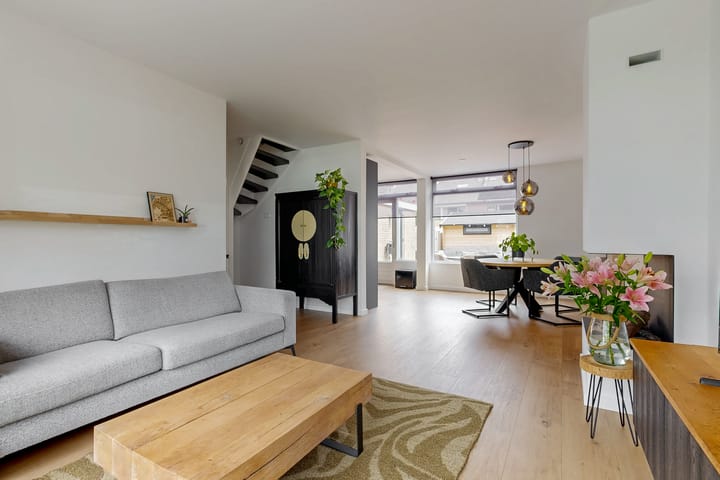 Tussenwoning te koop: van Swietenstraat 4, Zoeterwoude