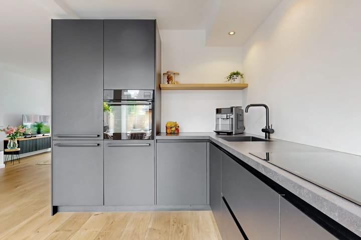 Tussenwoning te koop: van Swietenstraat 4, Zoeterwoude
