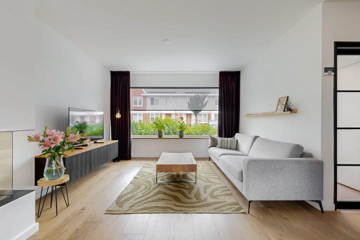 Tussenwoning te koop: van Swietenstraat 4, Zoeterwoude